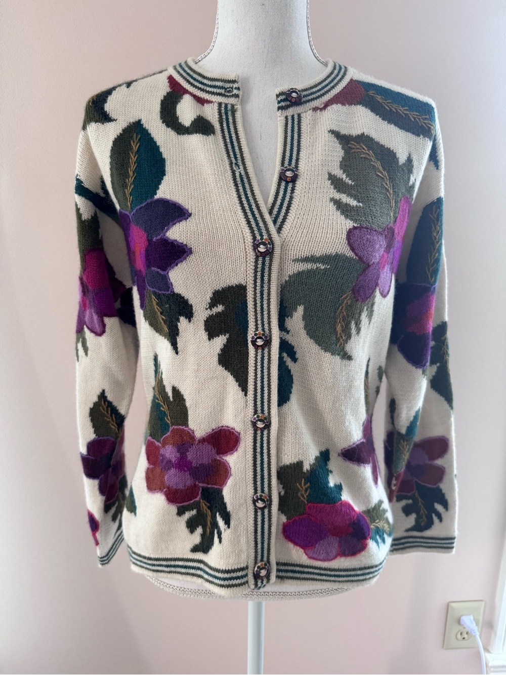 Illary HANDKNIT 90s Geometric Cream Floral Cardigan Size Medium
